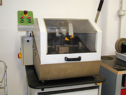 Troncatrice Metallografica REMET HERGON MT70