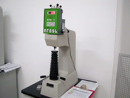 Durometro semiautomatico Rockwell/Brinell ERNST tipo AT130D